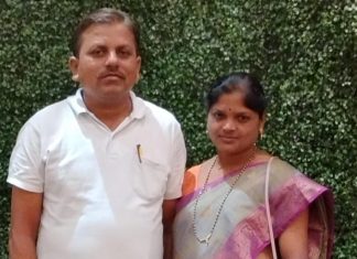 मानवतेचा संदेश देत जीतेंद्र गाडगे यांना नागपुर येथे बर्थ डे पार्टी मध्ये सापडलेला मोबाईल दीला परत