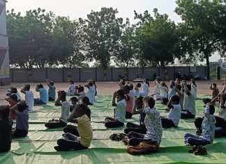 नेवजाबाई हितकारिणी विद्यालय व कनिष्ठ महाविद्यालय,ब्रम्हपुरी येथे आंतरराष्ट्रीय योग दिन उत्साहात साजरा