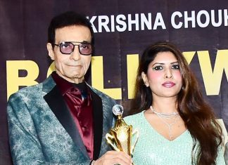 सिंगर उदित नारायण के हाथों अवार्ड लेने की हैट्रिक लगा चुकी है मॉडल वैशाली भाऊरजार