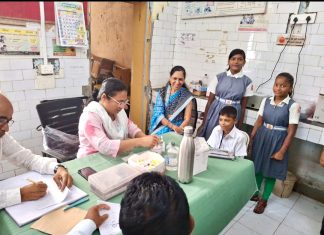 महात्मा फुले हायस्कूलमधील सर्व विद्यार्थ्यांची ग्रामीण रुग्णालयातर्फे मोफत रक्तगट तपासणी !