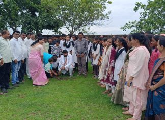 अब्दुल गणी पटेल विद्यालय देवाडा येथे वृक्षारोपण तथा गुणवंत विद्यार्थ्यांचा सत्कार संपन्न