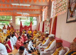 माहेश्वरी महिला मंडळाच्या वतीने गुरु पोर्णिमा निमित्त जेष्ठ नागरिकांचा सन्मान