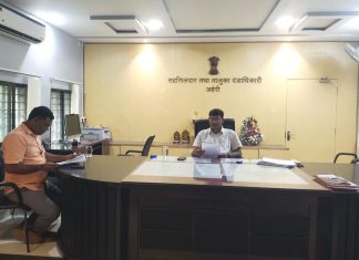 धोकादायक प्रवासाला आळा घाला : अजय कंकडालवार यांनी तहसीलदारांची भेट घेऊन बोटीच्या कायमस्वरूपी सोयीची मागणी