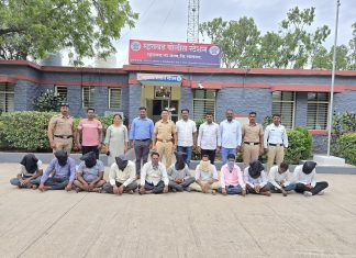 म्हसवड पोलिसांचा जुगार अड्डयावर छापा-तीन लाखाच्या मुद्देमालासह अकरा आरोपीना अटक