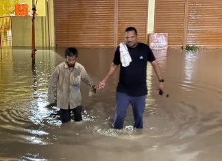 पोलीस प्रशासनाच्या मदतीने मंदिरात अडकलेल्या नागरिकांची सुटका