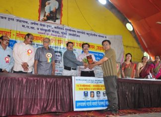 सत्यशोधक सोपान भवरे खान्देशस्तरीय बहिणाबाई पुरस्काराने सन्मानित !… पुरस्काराने ऊर्जा मिळते : सोपान भवरे ( उपक्रमशील शिक्षक )