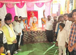 पिंप्री खुर्द येथे लोकशाहीर आण्णाभाऊ साठे यांना जयंती निमित्त अभिवादन