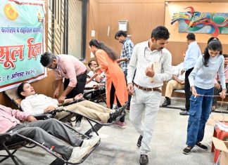 27 अधिकारी कर्मचा-यांनी केले रक्तदान-महसूल सप्ताहानिमित्त 161 जणांची आरोग्य तपासणी