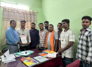 शहरातील रस्त्याची साफसफाई करून धुळीवर नियंत्रण करावे-शिवसेना ( उबाठा) तर्फे मुख्याधिकारीना दिले निवेदन