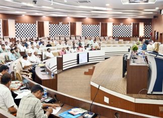 पर्यावरणपूरक कृत्रिम वाळू उत्पादनासाठी पुढाकार घ्या – प्रभारी जिल्हाधिकारी डॉ. व्यवहारे