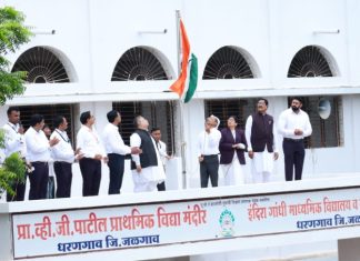 इंदिरा गांधी माध्यमिक विद्यालय धरणगाव येथे स्वातंत्र्य दिन साजरा