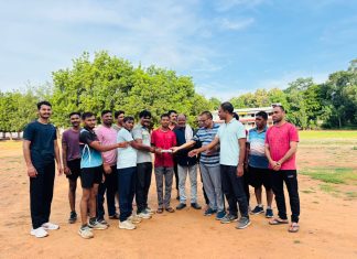 छत्रपती मॉर्निंग ग्रुपच्या मदतीने राज्य स्तरीय दौड स्पर्धेत निवड झालेल्या आयुष टेकामला आर्थिक मदत