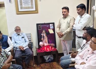 अस्मितेचा एल्गार कार्यालयात मनोज कोटांगले यांच्या तैलचित्राचे अनावरण