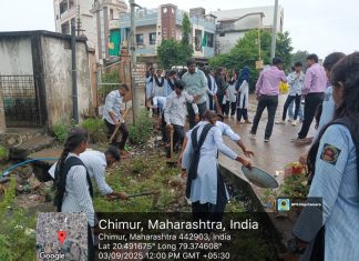 ग्रामगीता महाविद्यालयाच्या वतीने पूरग्रस्त क्षेत्रात श्रमदान