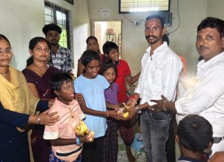 टायगर ग्रुप चे पवनी तालुका अध्यक्ष संदीप नरुले यांच्या वाढदिवसानिमित्त फळ वाटप