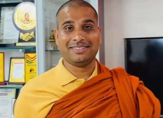 पूज्य भंते विनाचार्य यांच्या नेतृत्वात पवनी येथे भव्य धम्मध्वज यात्रा व जनसंवाद कार्यक्रम