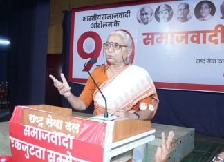 काही अब्जाधीशांना ठरवून मोठे करणे हीच राज्यांची विकासनीती आहे का?-मेधा पाटकर यांचा सवाल प्रतिपादन