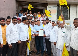 धनगर समाजाला अनुसूचित जमातीमध्ये समाविष्ट करावे ; तहसीलदार यांना दिले निवेदन