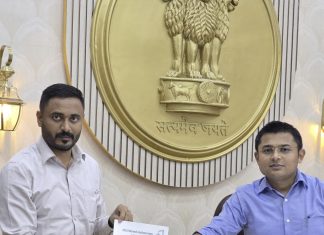 जिल्हाधिकारी कार्यालयात माजी आ. देवेंद्र भुयार यांचा ठिय्या !