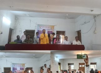 आत्महत्याग्रस्त शेतकरी कुटुंबीयांना महसूल प्रशासनाच्या वतीने दिवाळीची गोड भेट