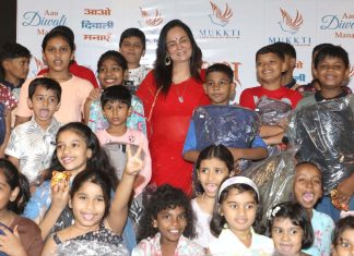 स्मिता ठाकरे ने स्लम बच्चों को दिया शिक्षा का तोहफ़ा