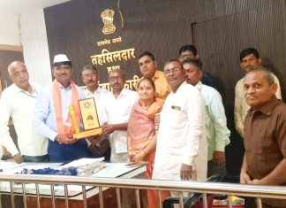 धरणगाव तहसीलदार महेंद्र सूर्यवंशी यांचा राष्ट्रीय अपंग विकास महासंघातर्फे गौरव