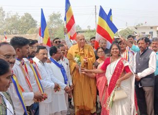 क्रांतीज्योती सावित्रीबाई फुले यांच्या जयंतीनिमित्त त्यांना अभिवादन करून धम्मगुरु भदंत संघरत्न मानके यांच्या वाढदिवसानिमित्त धम्म रथयात्रेचे आयोजन