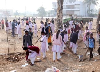 पुसेगावात यात्रास्थळावर स्वच्छता मोहीम