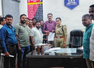 पत्रकार दिना दिवशी चक्क पोलीस निरीक्षकाच्या विरोधातच करमाळा येथे पत्रकार संघटनेचे आंदोलन