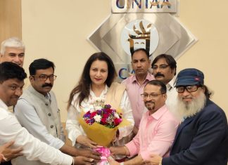 पूनम ढिल्लों के साथ मीडिया और कलाकारों का सशक्त मिलन