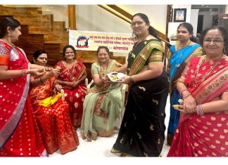 तिळगुळासोबतच दिले शब्द सुगंधाचे वाण