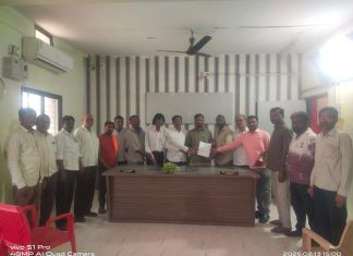 नगर पंचायतीच्या कारवाईनंतर व्यापाऱ्यांचे भवितव्य टांगणीला- ‘दुकान गाळे लवकरात लवकर उपलब्ध करून द्या’:अतिक्रमणधारक व्यापाऱ्यांची मागणी