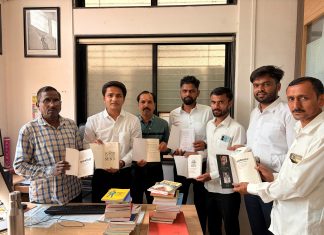 अॅड. मोहन भंडारी यांचा वाढदिवस पुस्तके भेट देवून केला साजरा