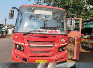 एसटी बस की कोळसा खाण? धुळीने मळलेली बस रस्त्यावर धावली