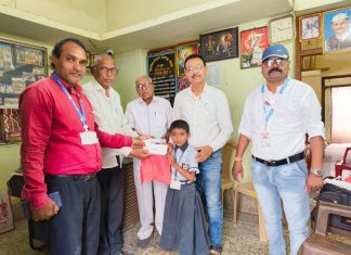 समग्र शिक्षा समावेशीत शिक्षण अंतर्गत विद्यार्थिनीला लोव्हिजन साहित्य वितरण