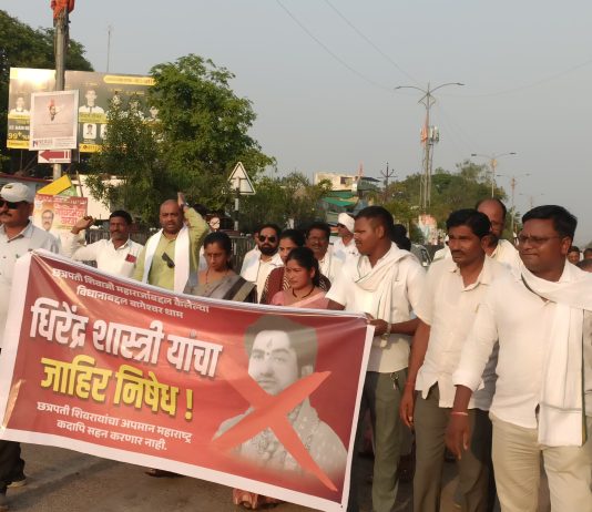 धीरेंद्र शास्त्री यांच्या वक्तव्याचा काँग्रेसकडून निषेध; इंदिरा गांधी चौकात काँग्रेसची निदर्शने