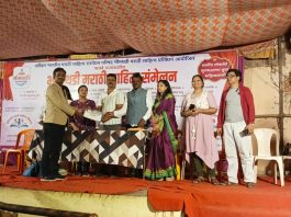 भिमथडी साहित्य संमेलनात संगीतकार शिवराज साने यांना प्रशिस्तपत्र देऊन सन्मान