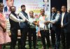 साहित्यिकांच्या हस्ते झाला साहित्य संमेलनास उपस्थित श्रोत्यांचा सन्मान
