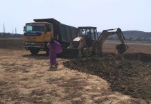 नगराध्यक्षांच्या पुढाकाराने साकोलीत तिन्ही जागी गाळ उपसांचे कार्य सुरू